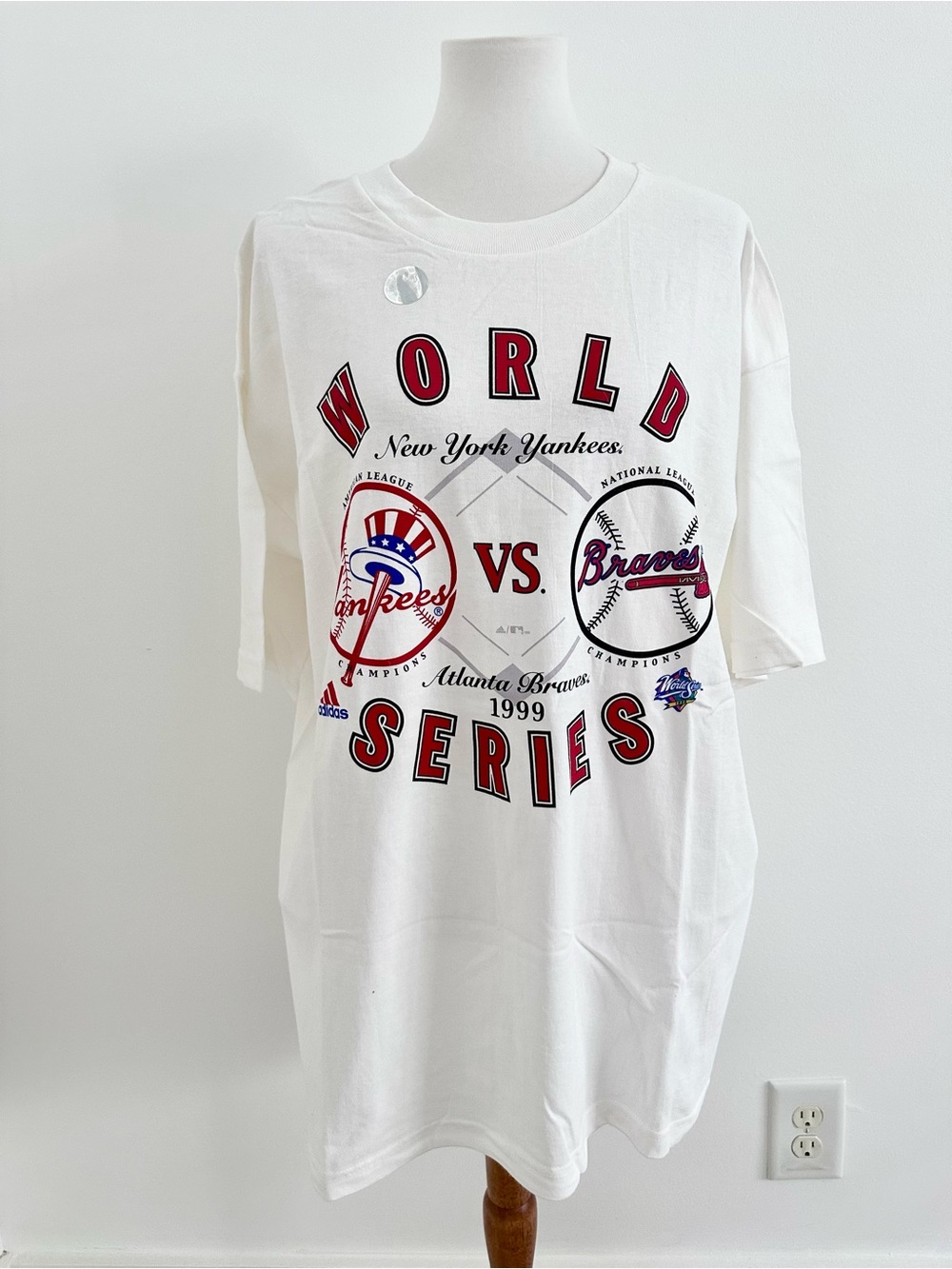 MLB World Series 1999 New York Yankees vs. Atlanta Braves Graphic Tee